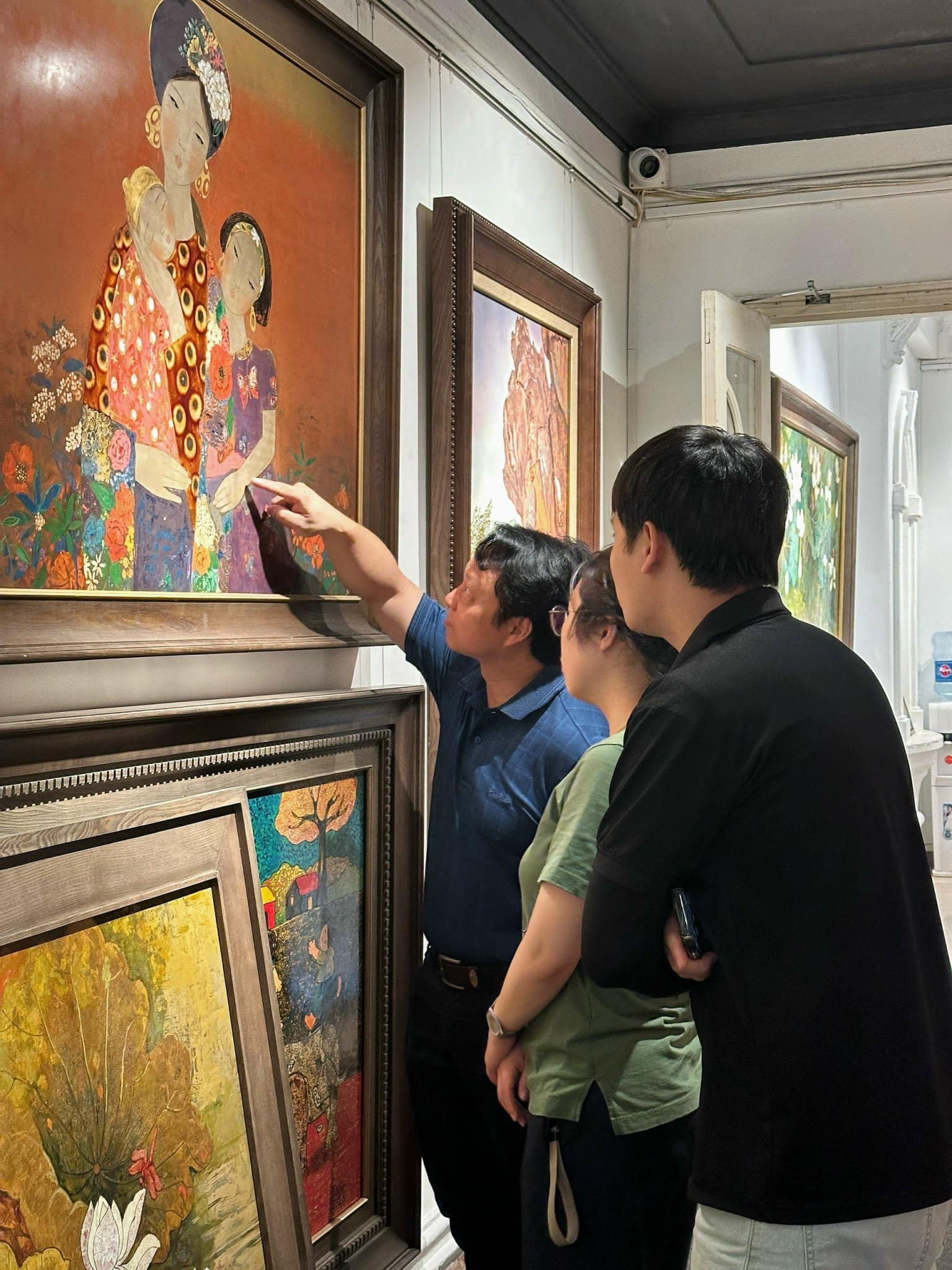 Phòng Tranh Trưng Bày Nguyen Art